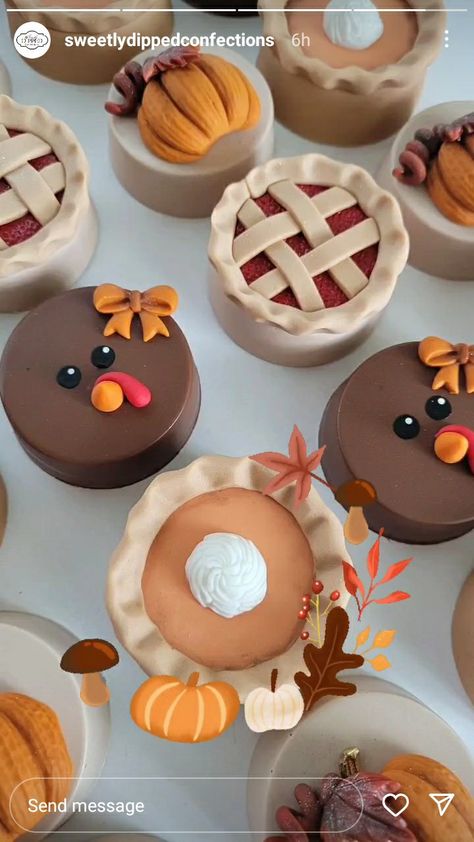 Thanksgiving Oreos Ideas, Thanks Giving Chocolate Covered Treats, Thanksgiving Cakepops Fall Cake Pops, Oreo Thanksgiving Treats, Cake Pucks Halloween, Fall Wedding Cake Pops, Thanksgiving Dipped Treats, Thanksgiving Treats To Make With Kids, Oreo Cookie Pucks