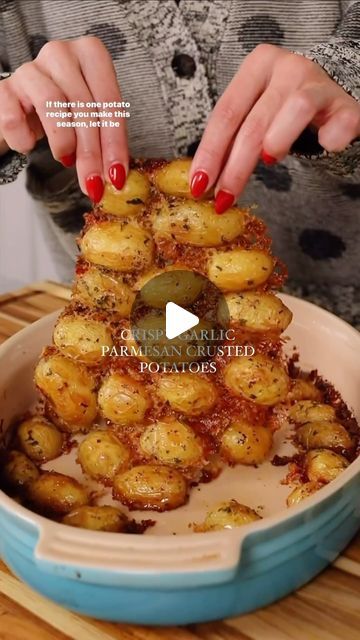 Foodys on Instagram: "Holy potatoes… these Crispy Garlic Parmesan Crusted Potatoes look unreal 😮‍💨🔥 (credit: @kalejunkie)" One Potato Recipe, Crusted Potatoes, Parmesan Crusted Potatoes, Garlic Parmesan Potatoes, Crispy Garlic, Gold Potatoes, Dried Parsley, Garlic Potatoes, Yukon Gold