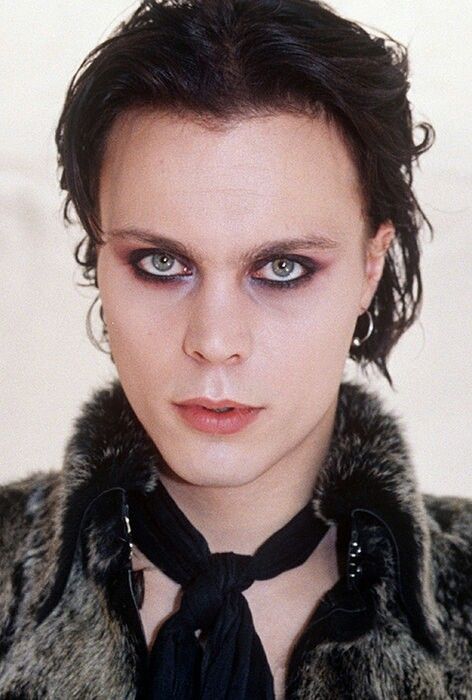 Ville Valo His Infernal Majesty, Goth Eye Makeup, Rock Makeup, Ville Valo, Male Makeup, Gothic Metal, Goth Makeup, Gothic Rock, Mötley Crüe