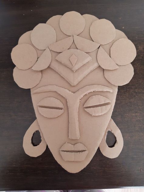 4 Quick Easy Paper Wall Hanging Ideas / Heart Flower Wall . African Masks Art Drawings, How To Make A Mask Out Of Paper, African Masks For Kids, African Masks Art, Clay Mask Art, Cardboard Art Sculpture, African Art Projects, Wall Hanging Ideas, Hanging Ideas