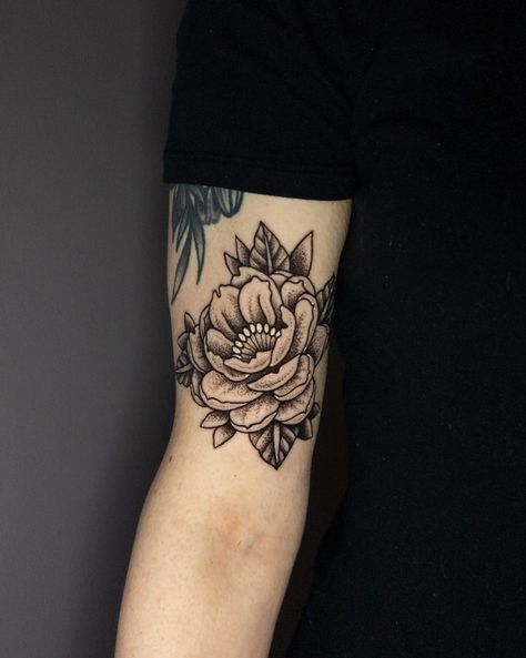 Black dotwork peony on front of upper arm Front Of Bicep Tattoo, Front Bicep Tattoo, Blackwork Peony, Tattoo Biceps, Body Decor, Bicep Tattoo, Blackwork, Do More, Peonies