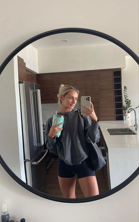 Cute Comfy Gym Outfits, Athletics Outfit Ideas, Casual Comfy College Outfits, Cute Workout Fits Aesthetic, Gym Outfit Comfy, Clean Comfy Outfits, College Outfits Athletic, Comfy Athletic Outfits Summer, Classy Athletic Outfits