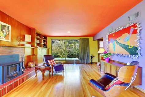 Orange Ceiling, Formal Living Room Designs, Funky Living Rooms, High Ceiling Living Room, Retro Interior Design, Colorful Interior Design, Living Room Orange, Living Room Photos, Colourful Living Room