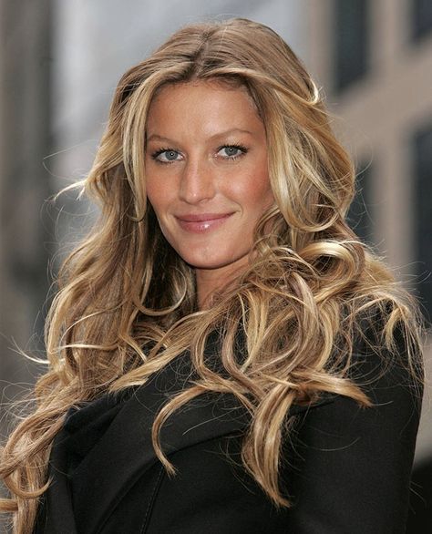 Monica Belluci Hair Blonde, Gisele Bundchen Hair 90s, Gisele Brady, Gisele Hair, Gisele Bundchen Hair, Gisele Bundchen Style, Gisele Bundchen Body, Hair Muse, Tan Skin Blonde Hair