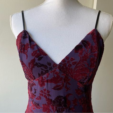 Privy Dress Size Medium Nwt Mini Velour Floral Purple With Red Velour Flowers Lined Too. V Neck. So Pretty And Sexy Goth Attire, Dark Purple Dresses, Red Goth, Purple Velvet Dress, Beetle Juice, Fun Clothes, Flowers Color, Little Red Dress, Velvet Clothes