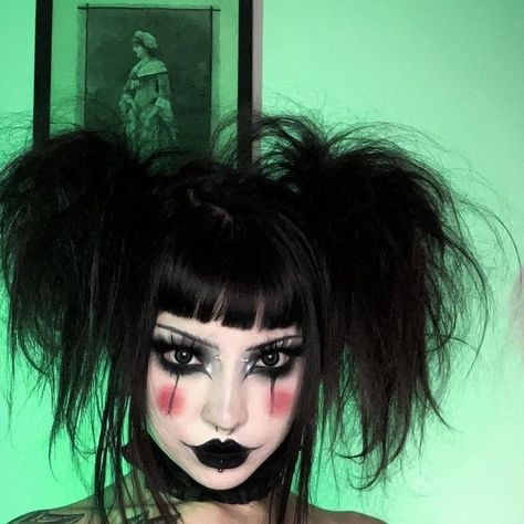 Killer Clown Hairstyles, Hot Clown Makeup Male, Punk Clown Costume, Red Black Clown Makeup, Creepy Cute Clown Makeup, Demon Clown Makeup, Scary Girl Clown Makeup, Gothic Clown Costume, Clown Glam Makeup