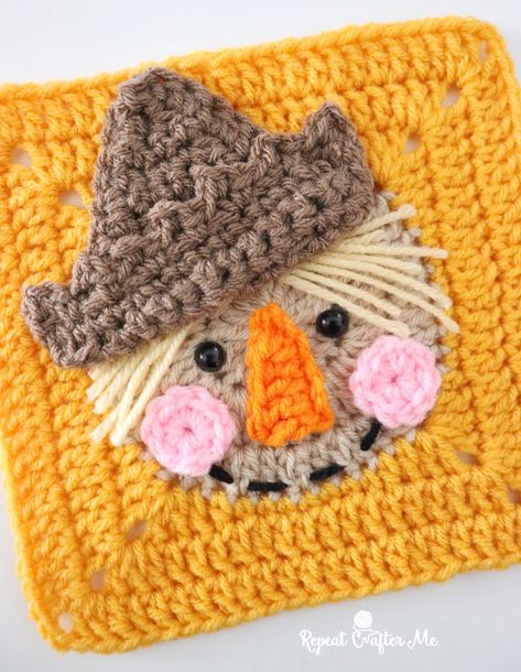 Diy Scarecrow Pillow, Crochet Thanksgiving Granny Square, Themed Granny Squares, Candy Corn Granny Square, Fall Crochet Granny Squares, Halloween Crochet Squares, Fall Granny Square Crochet, Autumn Granny Squares, Halloween Granny Square Crochet