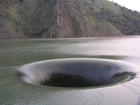 This "Bottomless Pit" is The Monticello Dam Drain Hole in California - Imgur Lake Berryessa, Wow Photo, Best Pictures Ever, Natural Phenomena, Land Art, Mauritius, Amazing Nature, Beautiful World, Wonders Of The World