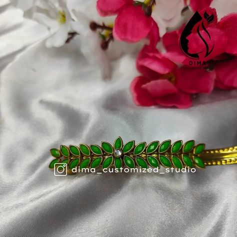 Hair flip, kundan drip! Level up your hairstyle with this vibrant, handcrafted hair clip featuring a mesmerizing kundan stone. ✨ It's the perfect pop of color to add instant flair and personality. Shop now and express yourself through your hair! DM for custom and bulk orders #kundanhairclip #handmadehairpiece #vibrantcolors #hairaccessories #festivalvibes #ethnicjewelry #shopsmall #expressyourself #summervibes Kundan Hair Accessories, Kundan Clips, Thread Craft, Silk Thread Bangles Design, Thread Bangles Design, Silk Thread Bangles, Thread Bangles, Hair Flip, Bangles Design