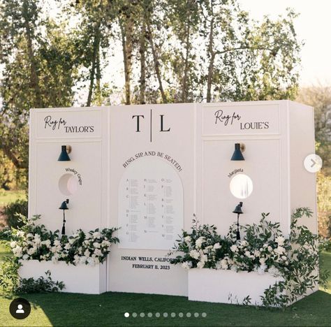 Wedding Seating Display, Drink Display, Black And White Wedding Theme, White Wedding Theme, Dream Wedding Decorations, Wedding Backdrop Decorations, Wedding Wall, Wedding Drink, Design Studios