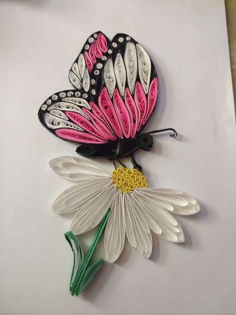 Handmade paper art, quilling pink and black Butterfly with white flower Wall Art Quilling, Quilling Ideas Unique, Quilling Ideas For Beginners, Paper Art Wall Decor, Pink And Black Butterfly, Quilled Rose, Quilling Shapes, Paper Quilling Ideas, Paper Quilling Flower