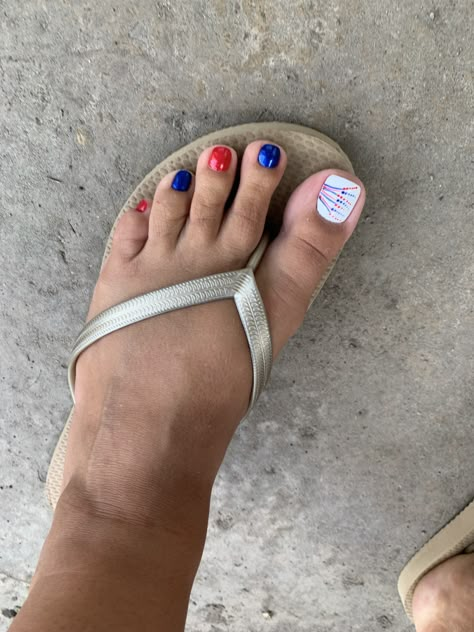 Fourth Of July Pedicure Designs, Fourth Of July Toenails Designs, Forth Of July Toe Nail Ideas, 4 Of July Toe Nails, 4th Of July Nail Designs Pedicure, Pedicure 4th Of July, 4th Of July Nails Toes, 4th July Toe Nails, Toe Nail Designs For 4th Of July