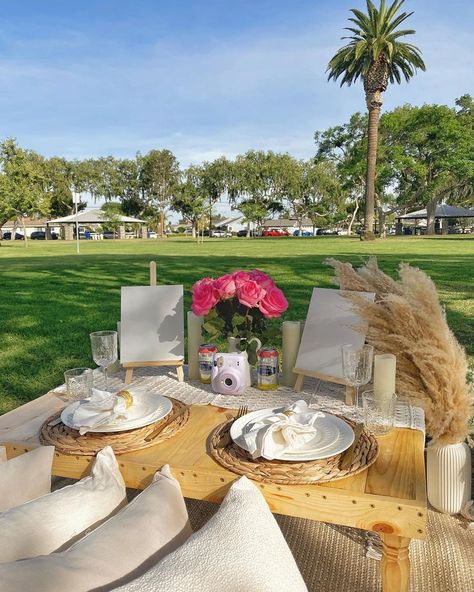 Popup picnic in Los Angeles Paint And Picnic, Romantic Anniversary Ideas, Family Picnic Food, Anniversary Picnic, Romantic Beach Picnic, Beach Picnic Party, Bride To Be Decorations, Picnic Invitations, Romantic Date Night Ideas