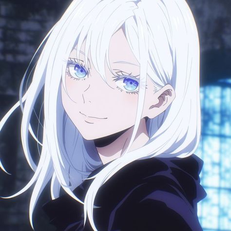 Animes White Hair Girl, Albino Anime Characters, Gojo Sister Pfp, Albino Anime Woman, Anime Character Looking Up, Gojo Daughter, White Hair Blue Eyes Anime Female, White Hair Anime Female, White Hair Anime Woman