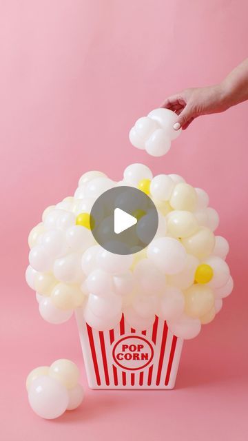 Movie Night Party Decorations Diy, Movie Night Balloon Arch, Movie Party Decorations Diy, Popcorn Balloons Decoration, Popcorn Decorations Diy, Popcorn Centerpiece Ideas, Popcorn Trunk Or Treat, Kids Movie Night Birthday Party, Popcorn Party Decorations