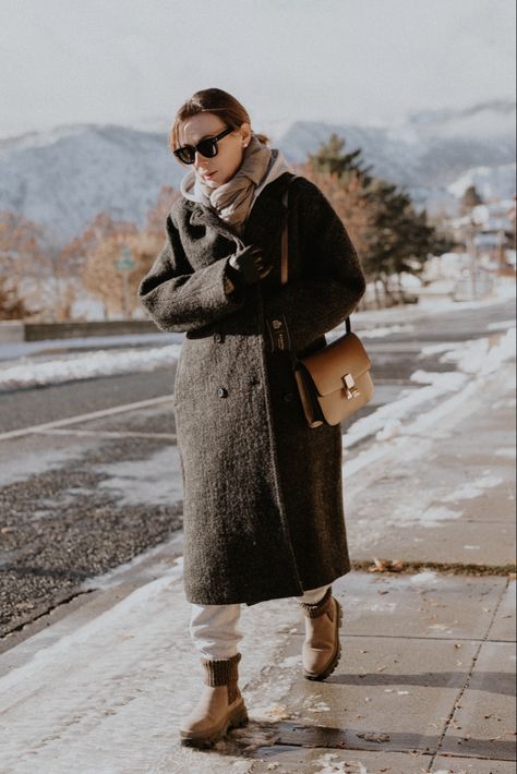 Ultimate warmth: cocoon wool coat, fleece sweatpants, lugsole boots #cocooncoat #bouclecoat #wintercoat #cozyfit #warmfit #winteroutfit #winterlook #lugsoleboots #tnafleece #fleecesweatpants #aritzia #celineboxbag #cashmerescarf #greysweatpants Aritzia Massimo Dutti Winter Outfit Casual, Celine Box Bag, Outfit Casual Chic, Boucle Coat, Lug Sole Boots, Cocoon Coat, Fleece Sweatpants, Grey Sweatpants, Chic Look