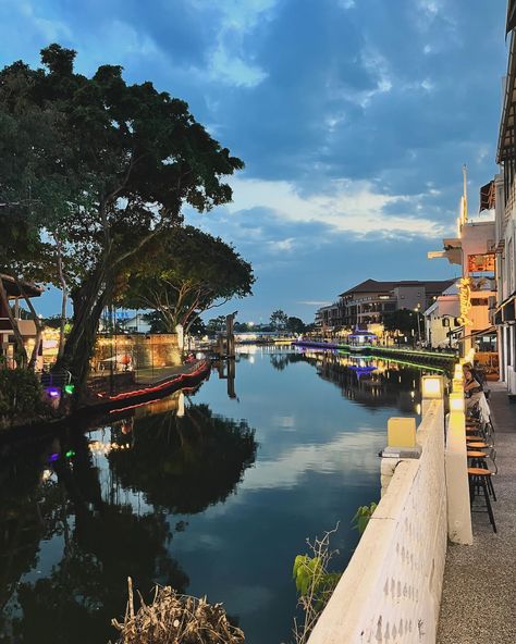 Melaka 2024 I’ve visited this place for as many times as I could remember but still amazed me. Every visit is a memorable one. #melaka #jonker #jonkerstreet #tourismmalaysia #malaysia Melaka Malaysia, Morning View, Melaka, 2025 Vision, Tourism, How To Memorize Things, Vision Board, Collage, On Instagram