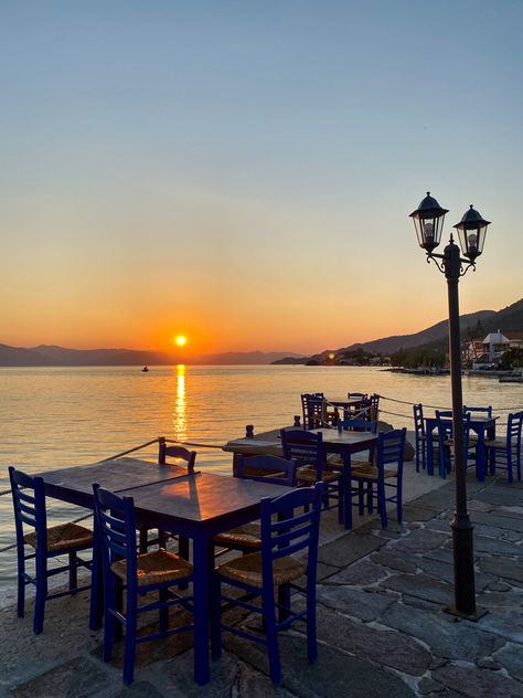 Seaside Restaurant Aesthetic, Greek Taverna Aesthetic, Seafood Restaurant Aesthetic, Greek Restaurant Aesthetic, Methana Greece, Seafood Aesthetic, Greece Restaurant, Tavern Food, Dream Restaurant