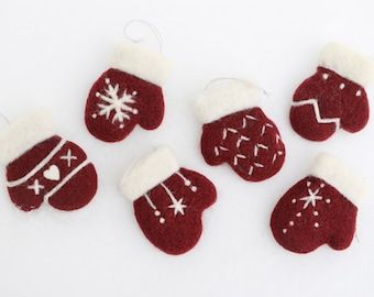 Mitten Cookies, Wool Ornaments, Felted Mittens, Needle Felted Ornaments, Felting Needles, Sheep Crafts, Mitten Ornaments, Needle Felted Christmas, Felt Crafts Christmas