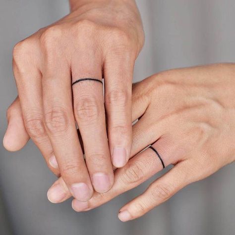 Finger Tattoos With Meaning, Tatoo Ring, Inner Finger Tattoo, Tattoo Rings, Middle Finger Tattoos, Finger Tattoos For Couples, Ring Tattoo Designs, Wedding Band Tattoo, Thumb Tattoos