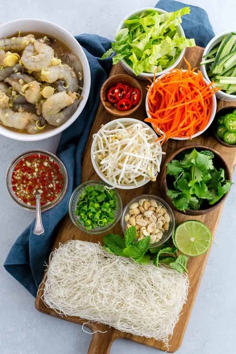 Shrimp Vietnamese Noodle Bowl, Vietnamese Salad Bowl, Thai Shrimp Salad Recipes, Japanese Glass Noodle Salad, Vermicelli Shrimp Recipes, Shrimp Vermicelli Bowl, Shrimp Noodle Recipes, Asian Shrimp Salad, Asian Shrimp Recipes