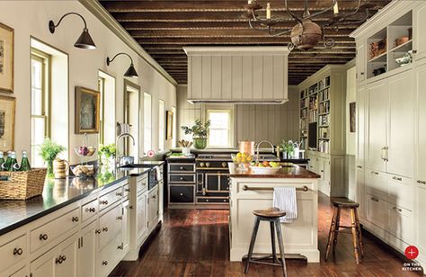 Aesthetic Oiseau: Speaking of Gil Schafer...Charleston kitchen by Gil Schafer, "Honor the Past," Southern Living (February 2014): 15–18, photos by Laurey Glenn, and reposted at the blog, Aesthetic Oiseau. Colors: walls are Spring in Aspen (954); green cabinets and trim are Victorian Garden (1531), both from Benjamin Moore. Also uses Senora Gray (1530). Cabinet hardware from VC Design Series in antique brass by E. R. Butler. Farmhouse Dining Room Decor Ideas, Gil Schafer, Farmhouse Dining Room Decor, Rustic Farmhouse Dining Room, Dining Room Decor Ideas, Farmhouse Dining Rooms Decor, Cottage Kitchens, Green Cabinets, Farmhouse Dining Room