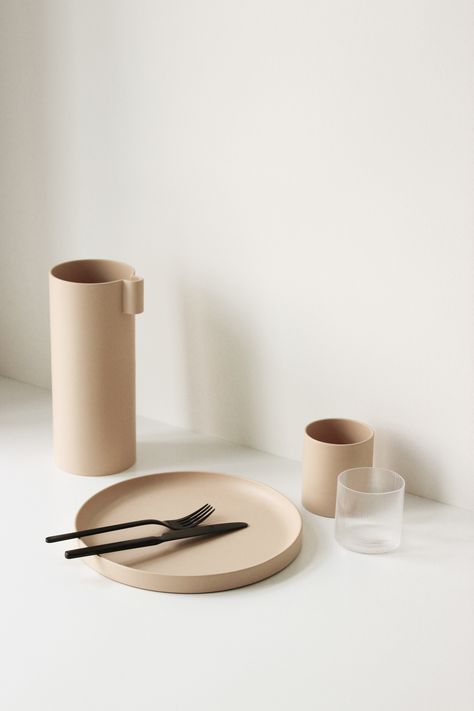 Blush is a five piece tableware collection that flatters by its round and clear shapes. The Set is made of porcelain and captivates through its simplicity. Rough softness meets clear shapes. Design & Photo: Studio Hanne Willmann Black Flatware, Soft Minimalism, Still Photography, Minimalist Photography, Tableware Collection, German Design, Ceramic Tableware, Pottery Designs, Creative Direction