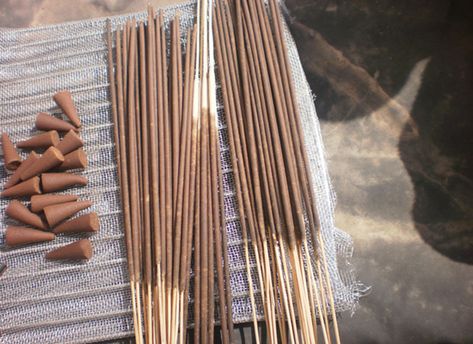 Make Incense Sticks, Make Incense, How To Make Incense, Homemade Incense, Recipes Tutorials, Wiccan Crafts, Fragrance Oil Blends, Incense Oil, Pagan Crafts