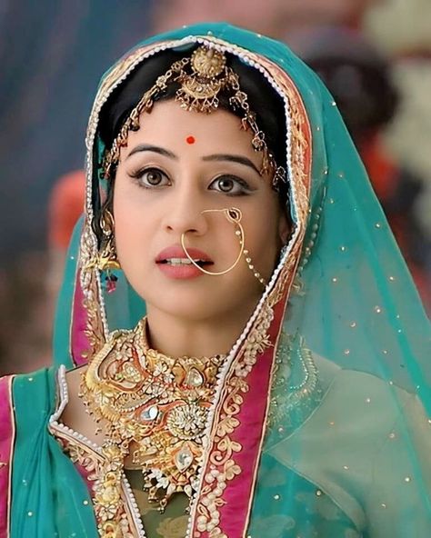 Jodha Bai, Erica Fernandes Hot, Paridhi Sharma, Jodha Akbar, Bride Portraits, Indian Wedding Photography Poses, Indian Tv Actress, Beautiful Photoshoot, Indian Bridal Makeup