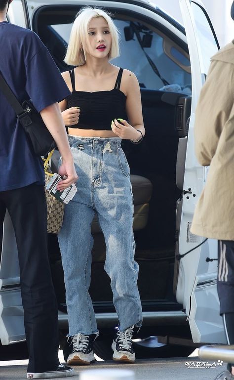 Converse Run Star Hike Outfit, Korean Airport Fashion, Gidle Soyeon, Fashion Work Outfit, California Fashion, Converse Run Star Hike, Converse Run, Run Star Hike, Hiking Outfit Women