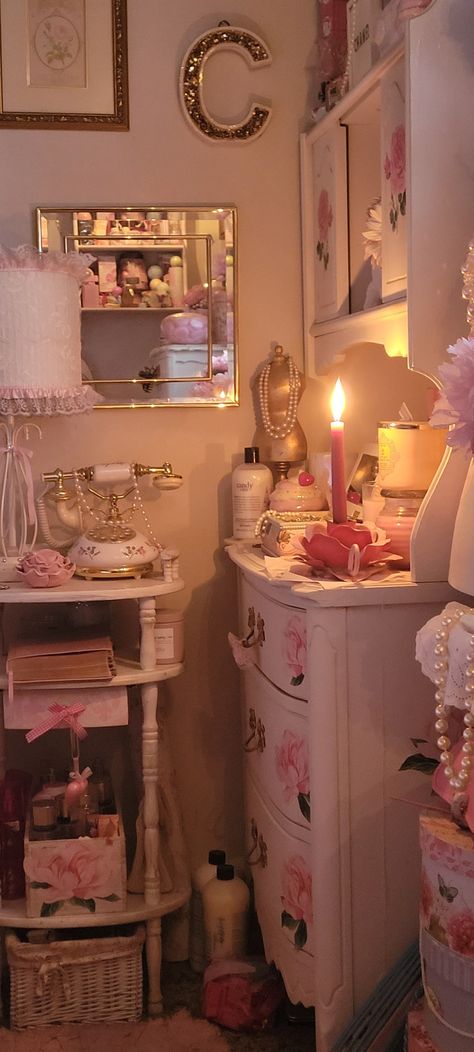 Victorian Bedroom Aesthetic, Coquette Bedroom Decor, Cool Girl Room, Pink Shabby Chic Bedroom, Chic Room Aesthetic, Princess Cottage, Girly Whispers, Coquette Bedroom, Princess Bedrooms