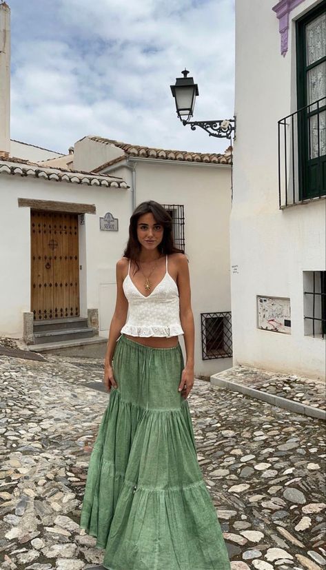 Granola Summer Outfits, Spain Outfit, Greece Outfit, Look Boho Chic, Estilo Hippy, European Summer Outfits, Europe Outfits, Estilo Hippie, Outfit Inspo Summer