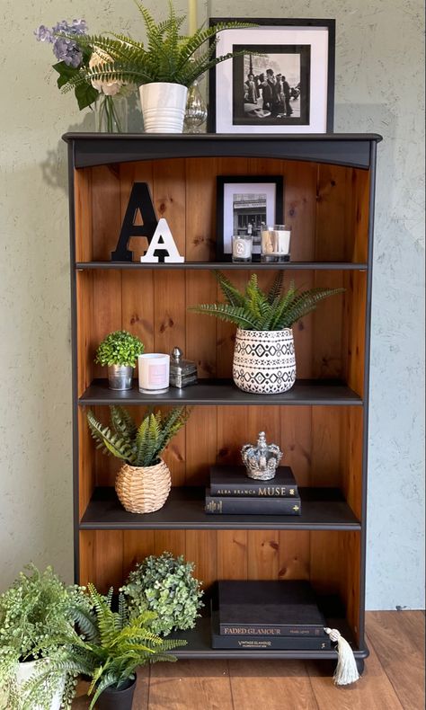 Bookshelf Redo Ideas, Dark Brown Bookshelf Decor, Particle Board Bookshelf Makeover, Furniture Makeover Bookshelf, Dresser Turned Into Bookshelf, Diy Bookshelf Makeover Ideas, Bookshelf Astethic, Pine Bookcase Makeover, Oak Bookshelf Makeover