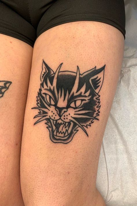 Tattoo Gap Filler Ideas American Traditional, Inner Shin Tattoo, Yandere Tattoo Ideas, Cat Hissing Tattoo, American Traditional Cover Up, Retro Cat Tattoo, Cool Traditional Tattoos Black, Alt Patchwork Tattoo, American Traditional Tattoo Inspiration