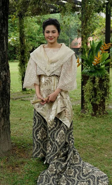 Philippines Cultural Clothes, Filipino Historical Fashion, Filipiniana Baro't Saya, Modern Maria Clara Gown, Philippines Culture Outfit, Phillipines Traditional Dress, Filipina Traditional Dress, Baro't Saya Traditional, Barot Saya Modern