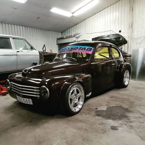 Volvo Pv544, Turbo Motor, Volvo Amazon, Vw Vans, Engine Swap, Volvo Cars, Vw Van, Car Stuff, Twin Turbo