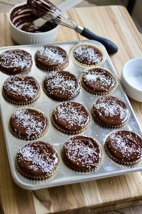 Perfect Small Batch Chocolate Ganache Cupcakes - Lane Bakery Small Batch Chocolate Ganache, Cupcakes Small Batch, Small Batch Chocolate Cupcakes, Ganache Cupcakes, Chocolate Ganache Cupcakes, Cinnamon Cupcakes, Dark Chocolate Cupcakes, Chocolate Ganache Frosting, Dark Chocolate Ganache