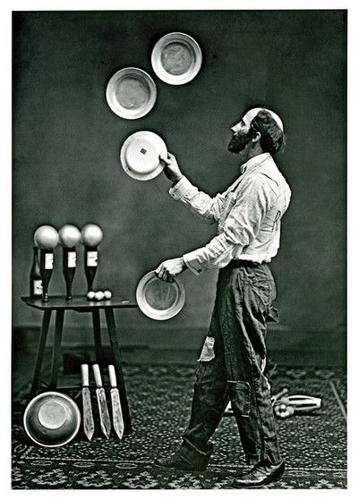 turnofthecentury:  The Juggler, c. 1890 by Drake Brothers.  via Kingston Collection Vintage Circus Photos, Cirque Vintage, Old Circus, Circus Sideshow, Human Oddities, Street Magic, Circus Performers, Circus Art, Pantomime