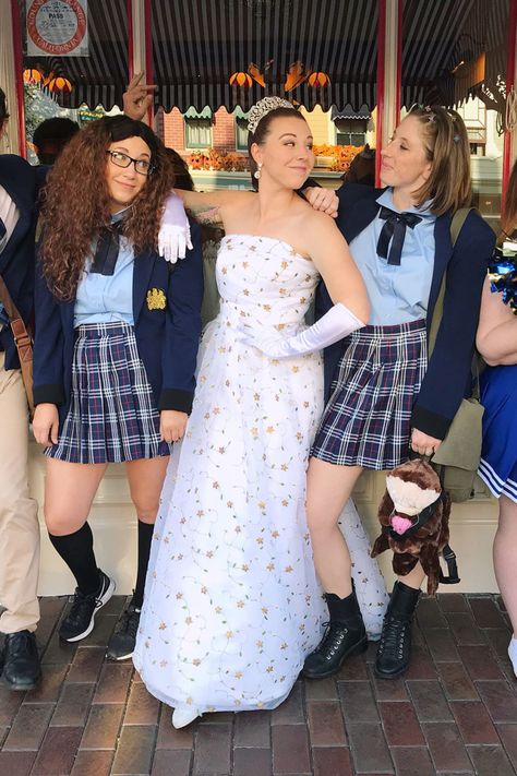 Shut Up! Shut Up! This Princess Diaries Group Halloween Costume is So Good Princess Diana Daughter, Princess Diana Wedding Dress, Disney Princess Halloween Costumes, Princess Diana Revenge Dress, Princess Diana Niece, Group Halloween Costume Ideas, Disney Princess Halloween, Diana Wedding Dress, Princess Diana Hair