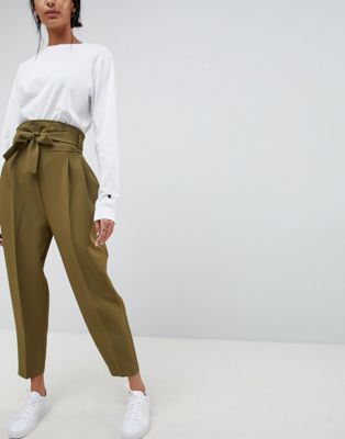 Image 1 of ASOS DESIGN high waist balloon tapered PANTS Paperbag Hose, Proper Attire, Carrot Pants, Chique Outfits, Chic Pants, Tapered Trousers, Tapered Pants, Mode Online, Work Attire