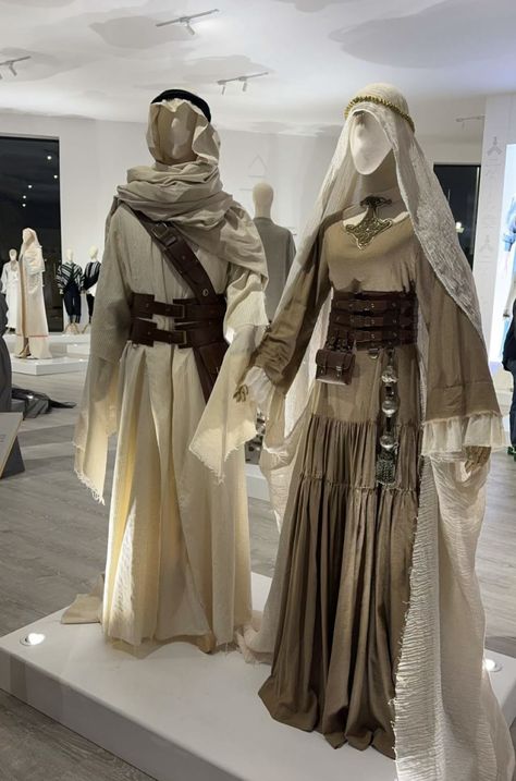 Arab Inspired Fashion, Arabian Inspired Outfit, Muslim Clothes For Women, Ancient Arabian Clothing, Saudi Arabia Outfit, North African Fashion, Omani Clothing, Saudi Outfit, Lebanese Clothing