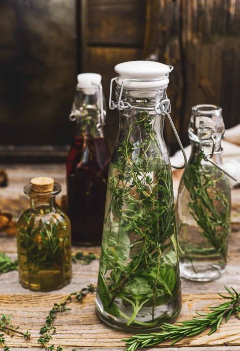 Herb Vinegar, Herbal Vinegar, Flavored Vinegars, Types Of Vinegar, Infused Vinegars, Vegan Potato Salads, Creamy Salad Dressing, Champagne Vinegar, Condiment Recipes