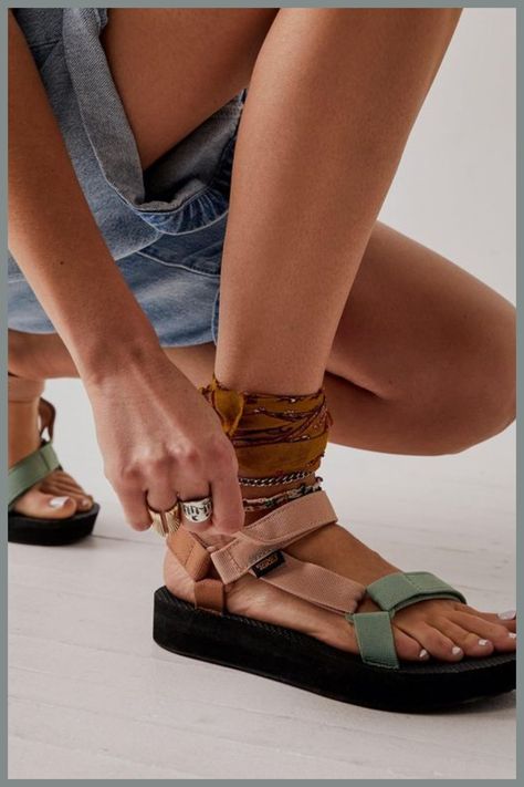 Teva Midform Outfit, Teva Midform Sandals Outfit, Teva Sandals Outfit Summer For Women, Teva Sandals Outfit Hiking, Teva Sandals Outfit Summer, Teva Outfits, Teva Midform Sandals, Teva Outfit, Tevas Sandals