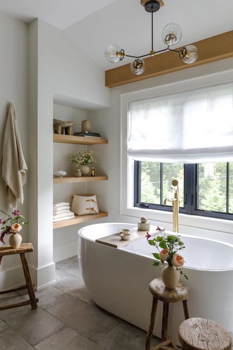 Farmhouse Style 101: Everything You Need to Know | Architectural Digest Bathtub Shelf Ideas, Drømme Bad, House Dream, Primary Bathroom, Texas House, Bad Inspiration, Farmhouse Kitchen Design, Alcohol Drinks, Bathroom Reno