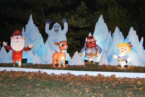 Rudolph Parade Float Ideas, Island Of Misfit Toys Parade Float, Island Of Misfit Toys Decorations Office, Whoville Party, Claymation Christmas, Car Decoration Ideas, Diy Christmas Yard Decorations, Island Of Misfit Toys, Christmas Parade Floats