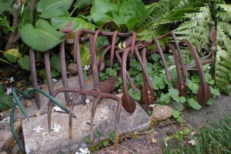 Gardening With Grace: MORE Vintage Garden Stuff Pitch Fork, Pitch Forks, Garden Junk, Ways To Recycle, Old Tools, Garden Stuff, Ideas Garden, Vintage Garden, Forks