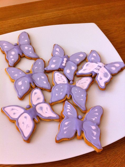 Sweet 16 Cookies Purple, 18th Birthday Butterfly Theme, Lilac Butterfly Birthday Party Ideas, Lilac Birthday Theme, Purple Butterfly Theme Party, Lilac Decorations Party, Lilac Birthday Decorations, Lilac Party Decorations, Lilac Birthday Party Ideas