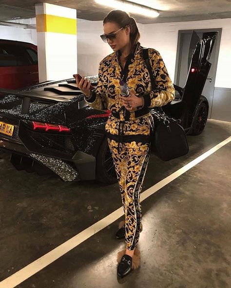 Versace Tracksuit, Kim Kardashian Outfits, Instagram Russia, Kardashian Outfit, Angel Outfit, Going Out Outfits, New York Fashion, Jacket Outfits, Style Me