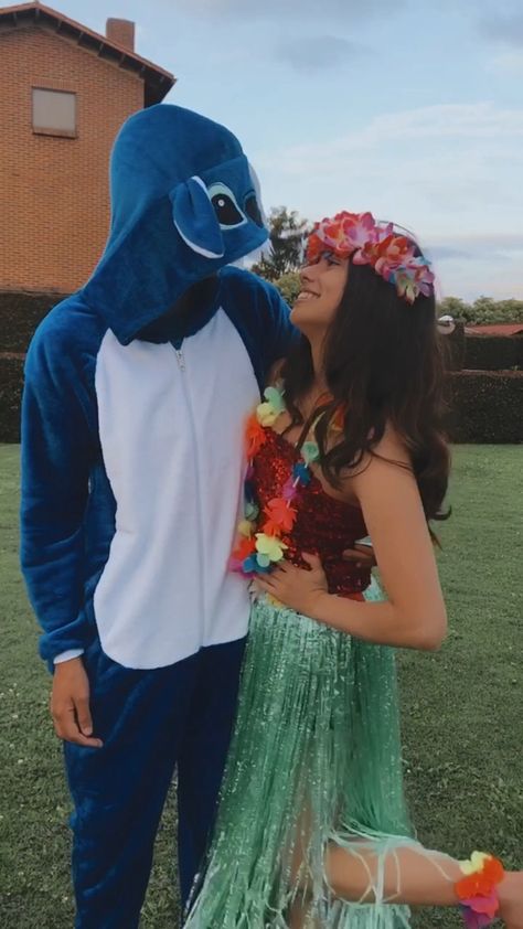 Cute Dynamic Duo Costumes Couples, Lilo And Stitch Couple Costume, Lilo And Stitch Costume Couple, Duo Costumes Boy And Girl, Couple Fancy Dress, Stitch Costumes, Couple Dress Matching, Couples Fancy Dress, Lilo And Stitch Costume