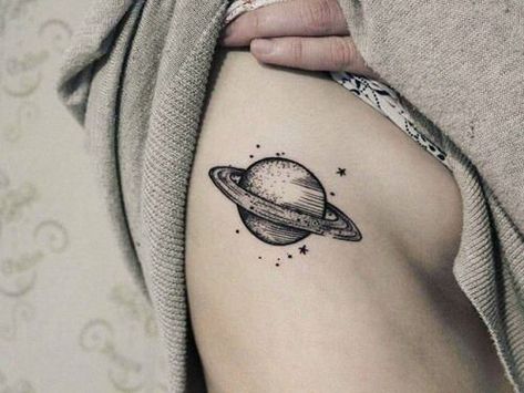 Find and save images from the "tattoo" collection by angel ❁ (pleasebekind) on We Heart It, your everyday app to get lost in what you love. | See more about tattoo, flowers and art Saturn Tattoo, Planet Tattoos, Inspiration Tattoos, Space Tattoo, Aesthetic Tattoo, Tattoo Life, Skin Art, Piercing Tattoo, Mini Tattoos